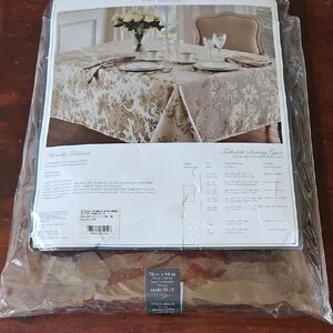 Waterford Marcelle Ivory Tablecloth 70X84 Oblong